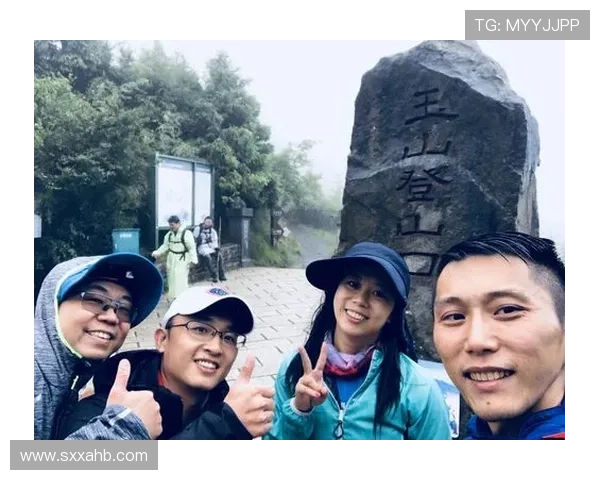 张伟独家分享攀岩技巧与心得体会助你征服高峰的秘诀